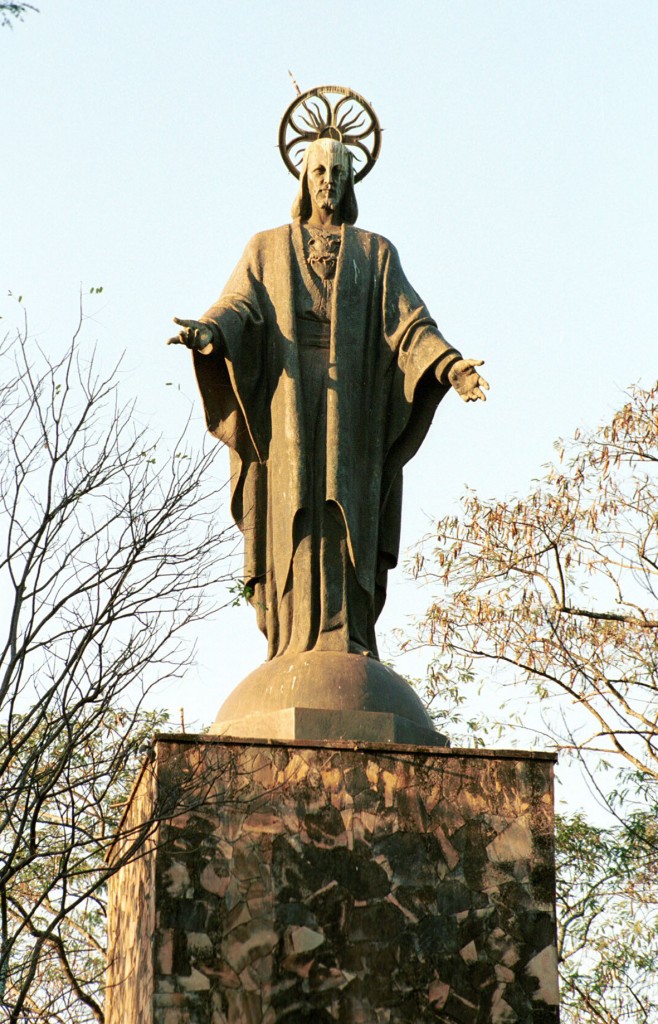 Escultura do Sagrado Coração de Jesus, na Praça Alto do São Bento | Crédito: Carlos Natal